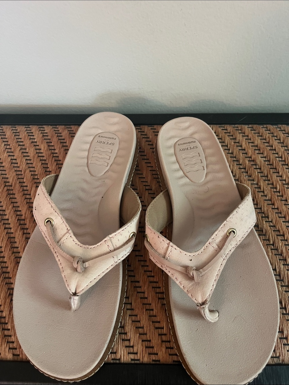 Sperry Women's Light Pink Leather Thong Sandals